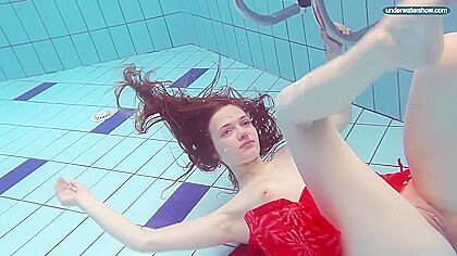 Libuse Underwater Babe Naked Body...