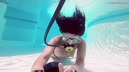 Brita piskova masturbates underwater in swimming...