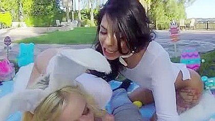 Threesome Blowjob For Easter With Gina Valentina Brooke...