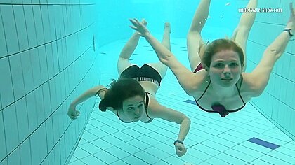 Nastya enjoys libuse underwater...
